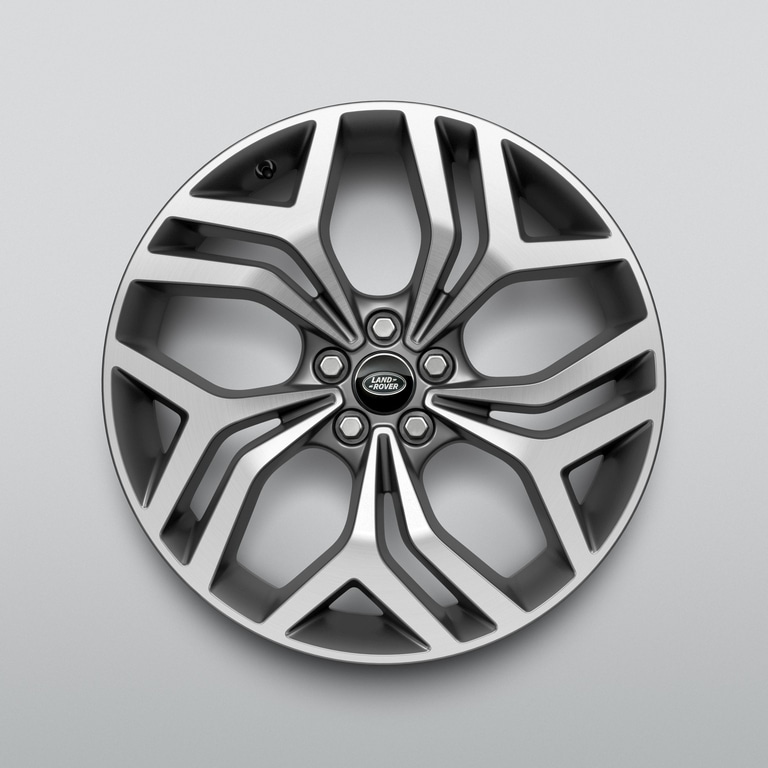 20-дюймовые легкосплавные колесные диски Style 5079 с отделкой Diamond Turned, с контрастом Gloss Dark Grey 