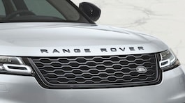 Schwarzer Schriftzug auf der Motorhaube und Heckklappe des Range Rover Narvik image